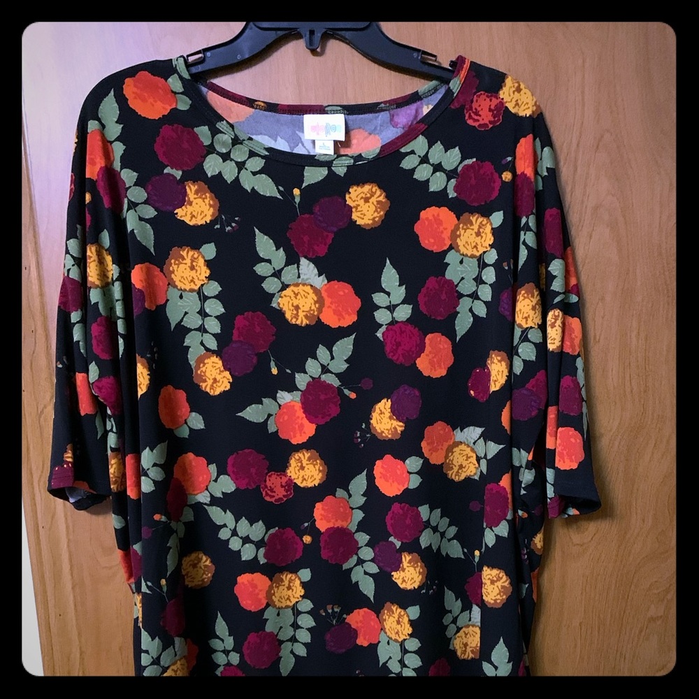 LuLaRoe Simply Comfortable Top. RN# 142161.